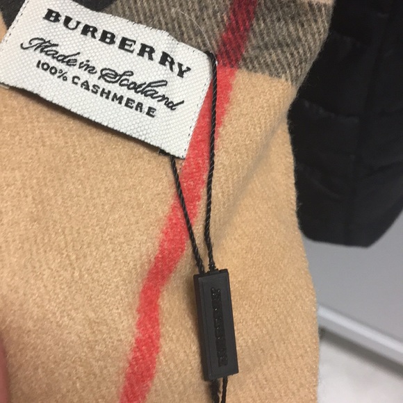 š§£NWT BURBERRY BLACK HEART SCARF š§£ - Picture 6 of 7